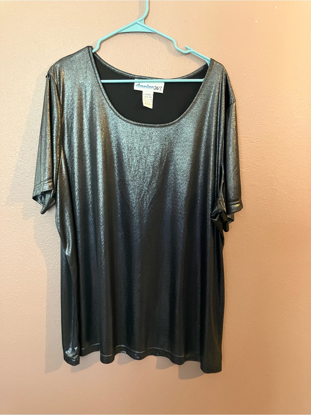 Denim 24/7 Metallic Silver-Black Short Sleeve Scoop Neck Tee